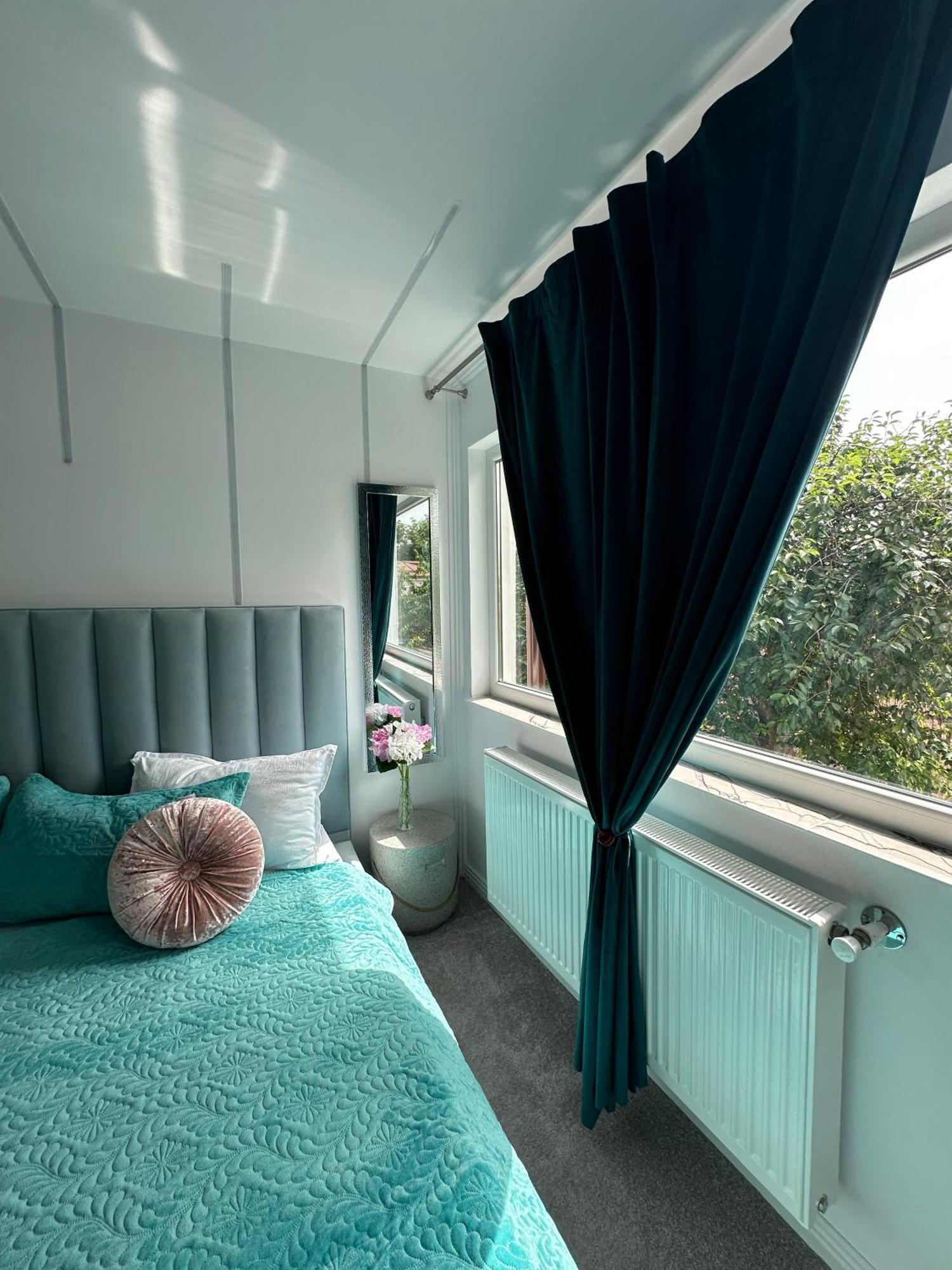 Elegant Escape Central Studio Крайова Екстер'єр фото