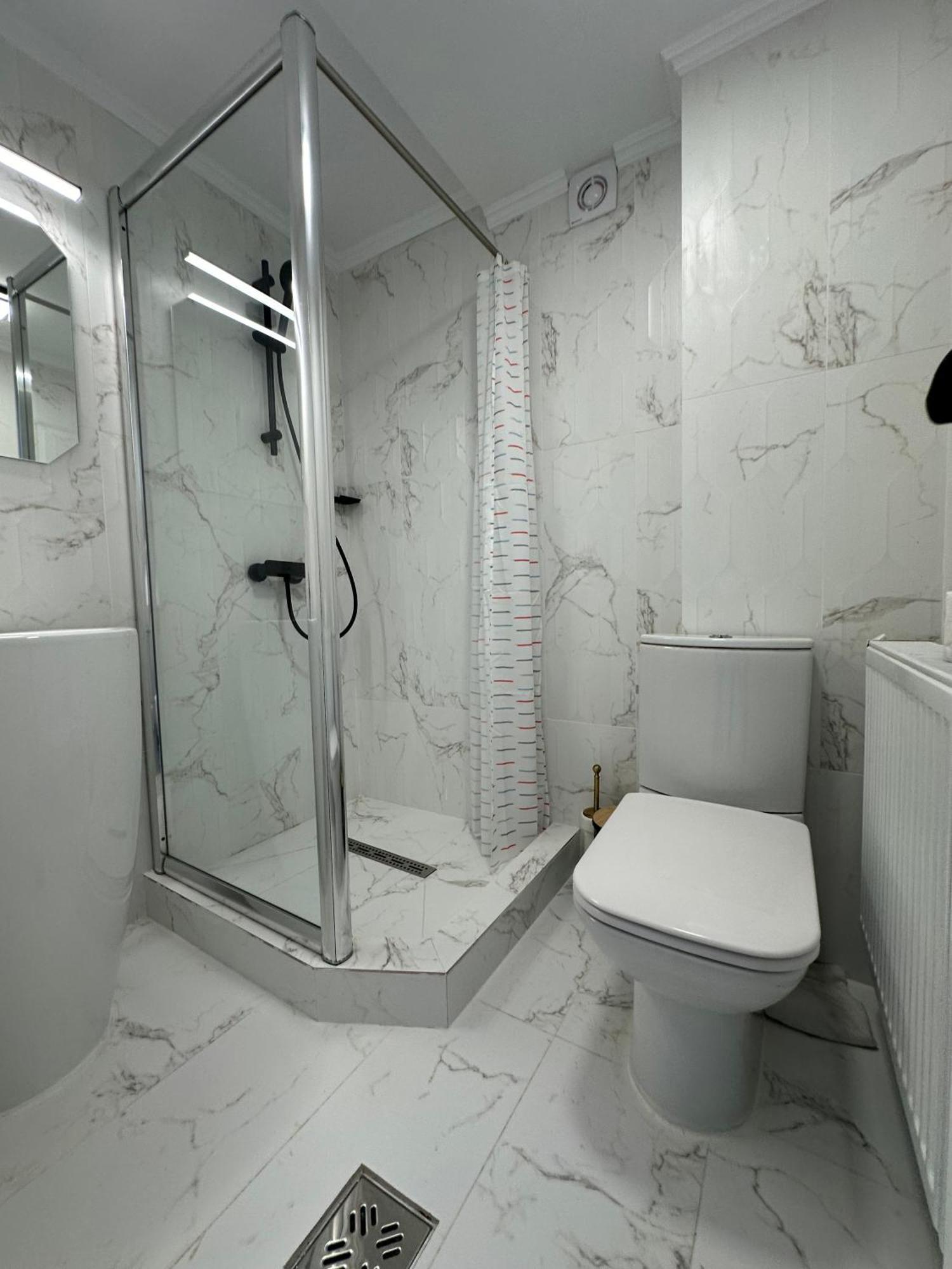 Elegant Escape Central Studio Крайова Екстер'єр фото