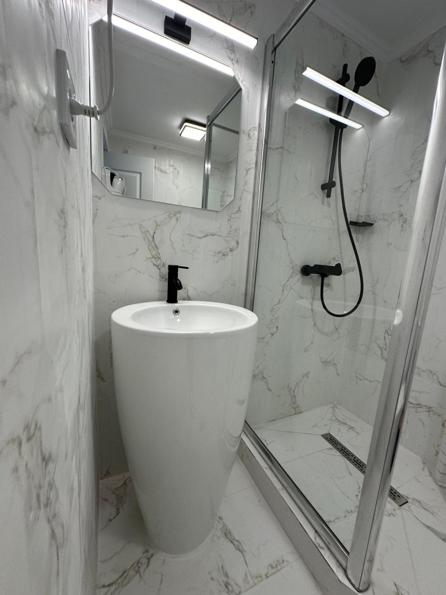 Elegant Escape Central Studio Крайова Екстер'єр фото