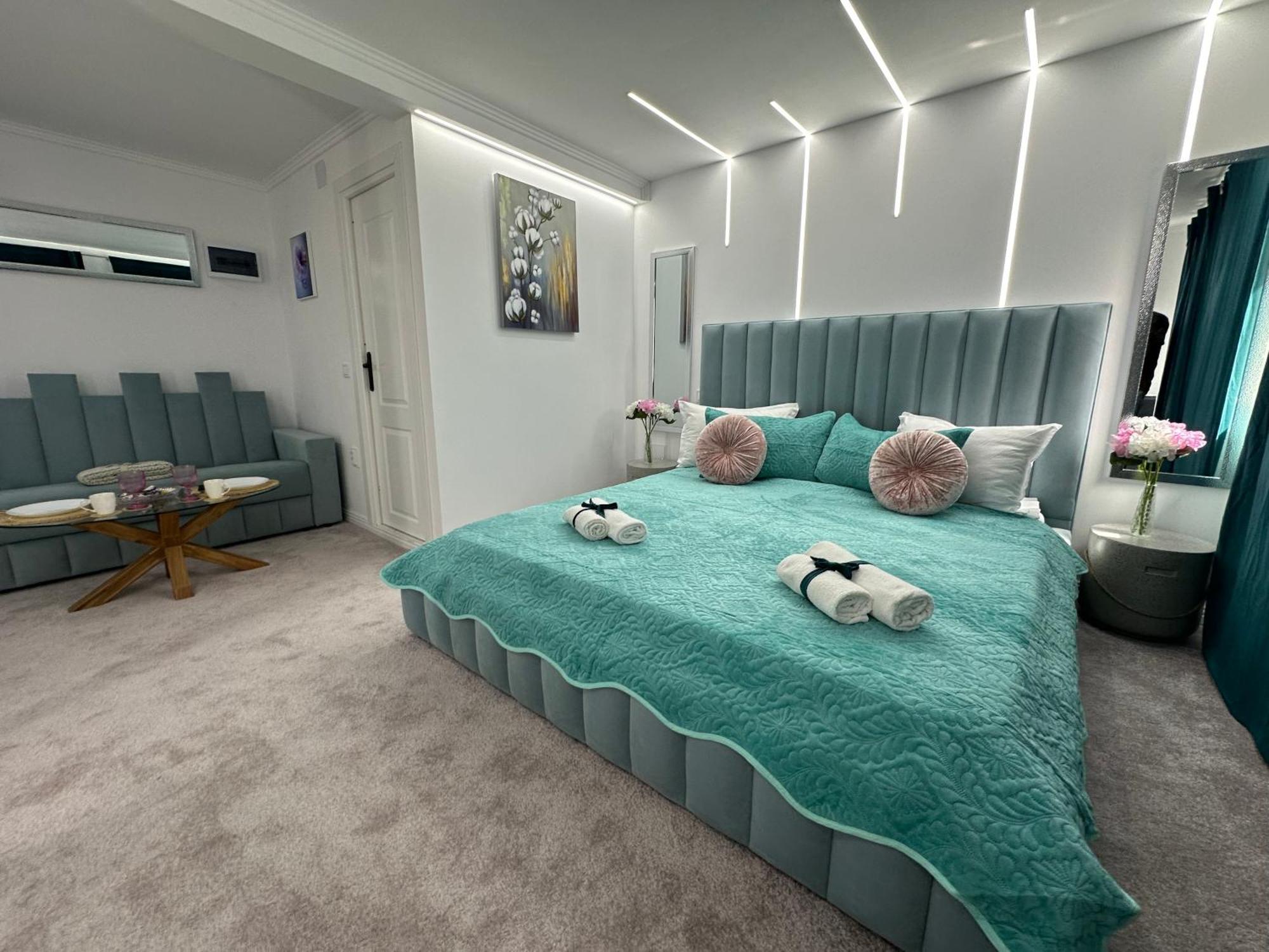 Elegant Escape Central Studio Крайова Екстер'єр фото
