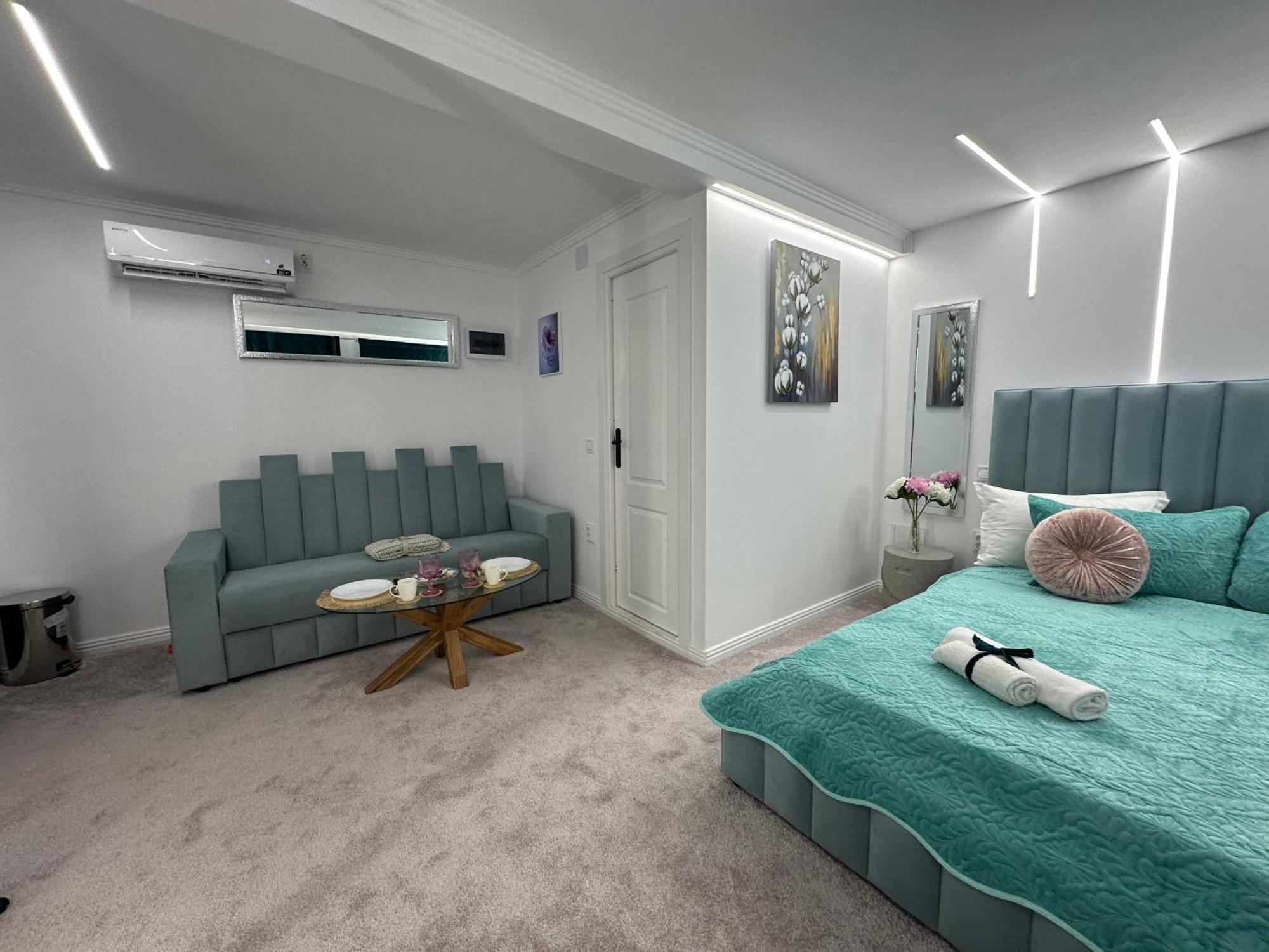 Elegant Escape Central Studio Крайова Екстер'єр фото