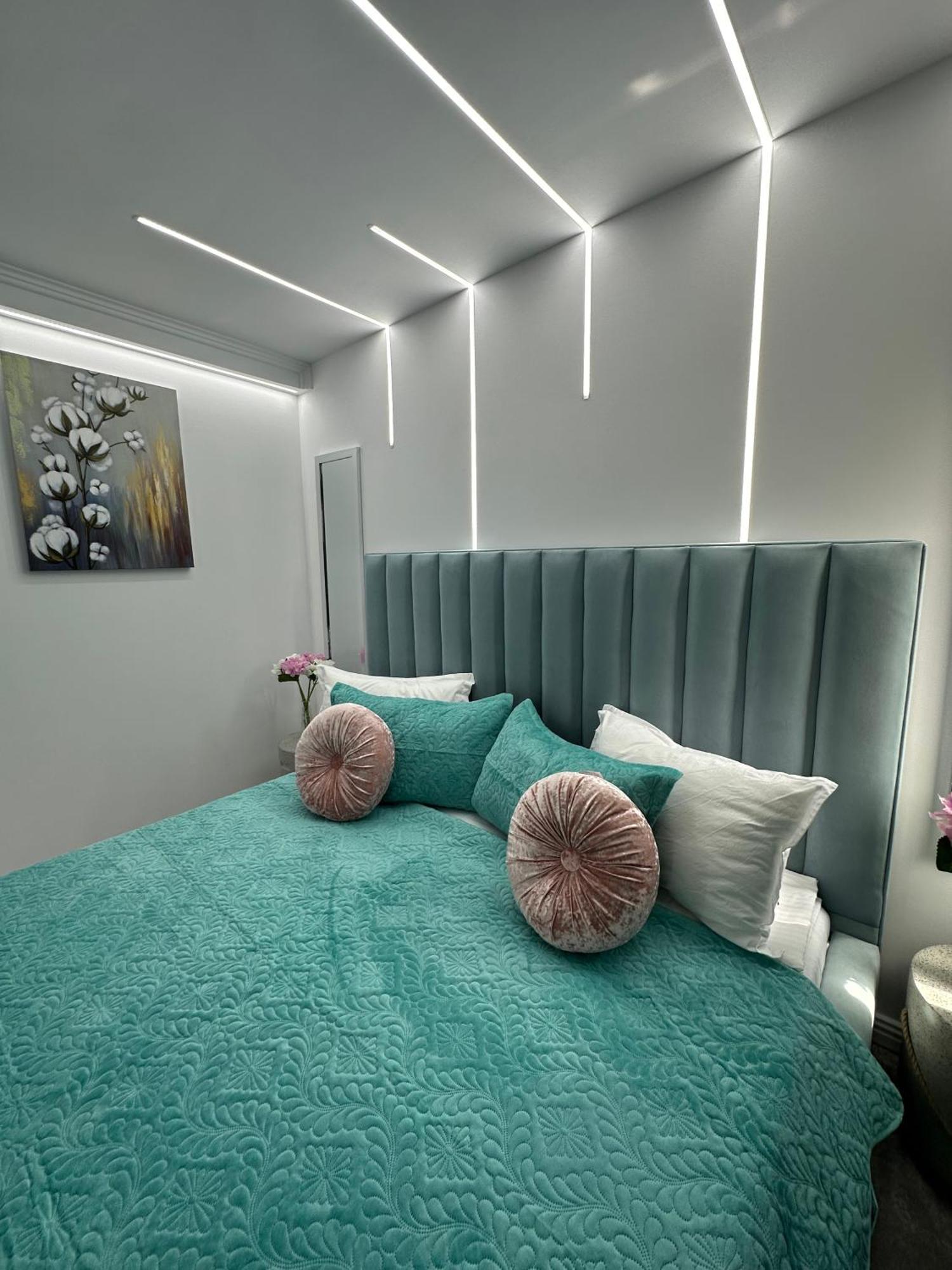 Elegant Escape Central Studio Крайова Екстер'єр фото